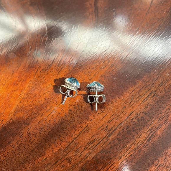 David Yurman Petite Chatelaine Stud Earrings in Sterling Silver with Blue Topaz - Picture 5 of 6